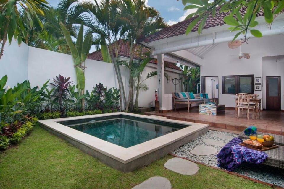 FANTASTIC 1 BR VILLA PRIVATE POOL WALK TO BEACH Villa in Kuta