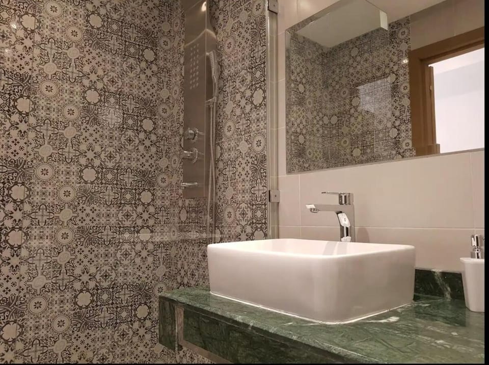 Bathroom, Bath