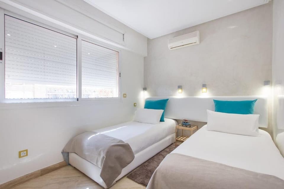 Bed, Photo of the whole room, Bedroom, air conditioner