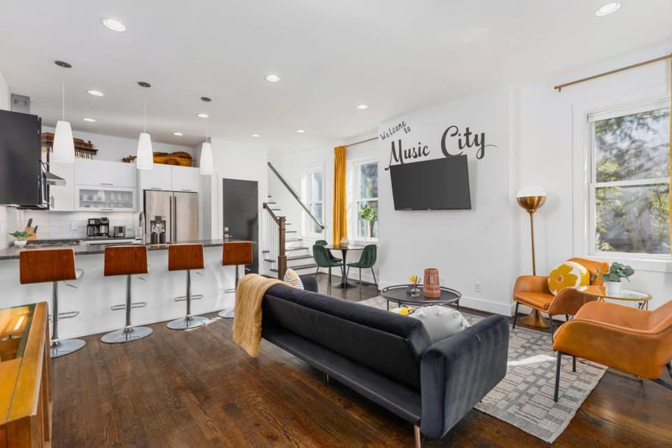 TWO Adjacent Homes in 12 South and Belmont area Sleeps 20 People House in Nashville