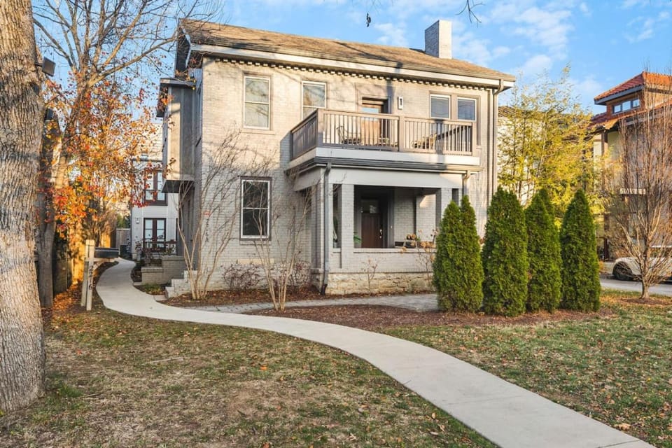 TWO Adjacent Homes in 12 South and Belmont area Sleeps 20 People House in Nashville