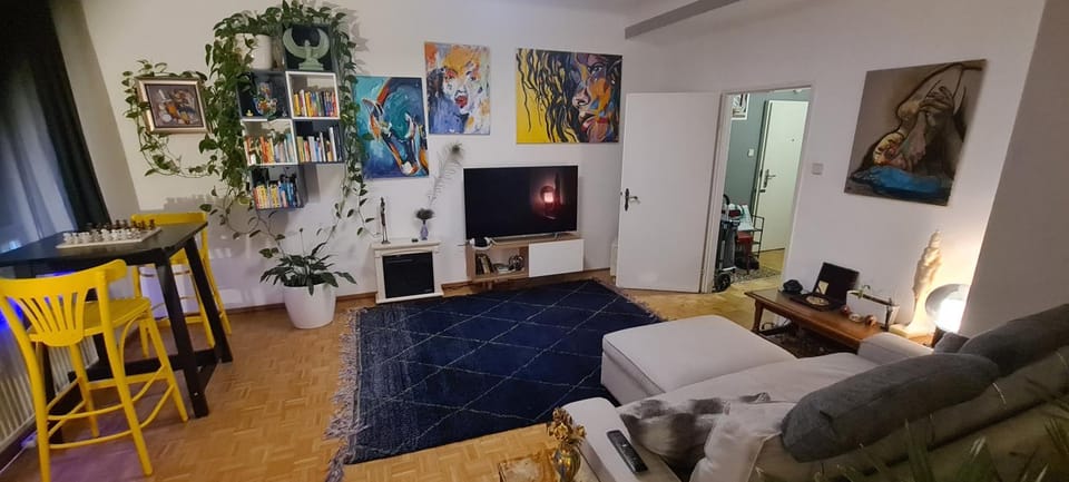 Communal lounge/ TV room, TV and multimedia, Living room, Seating area, Evening entertainment