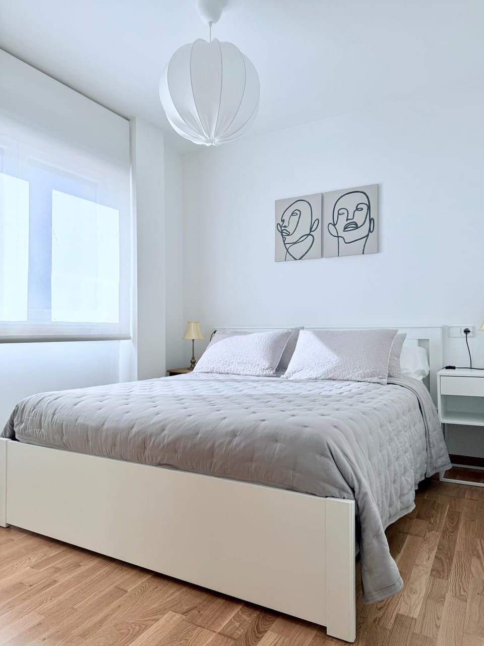 Bed, Photo of the whole room, Bedroom