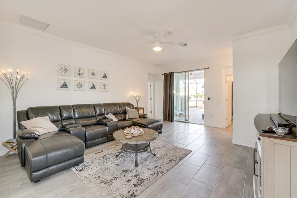 Pet-Friendly Port Charlotte Home w/ Pond Views! House in South Gulf Cove