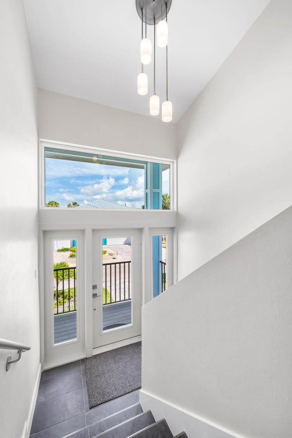 Mid Island Beach Getaway - Close to Beach, Heated Pool - Suntide - Roelens House in Estero Island