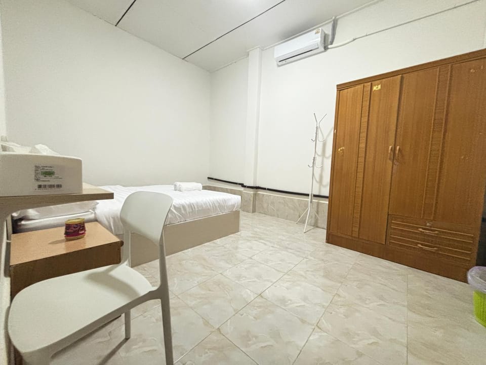 Bed, Photo of the whole room, Bedroom, hair dresser, wardrobe, air conditioner