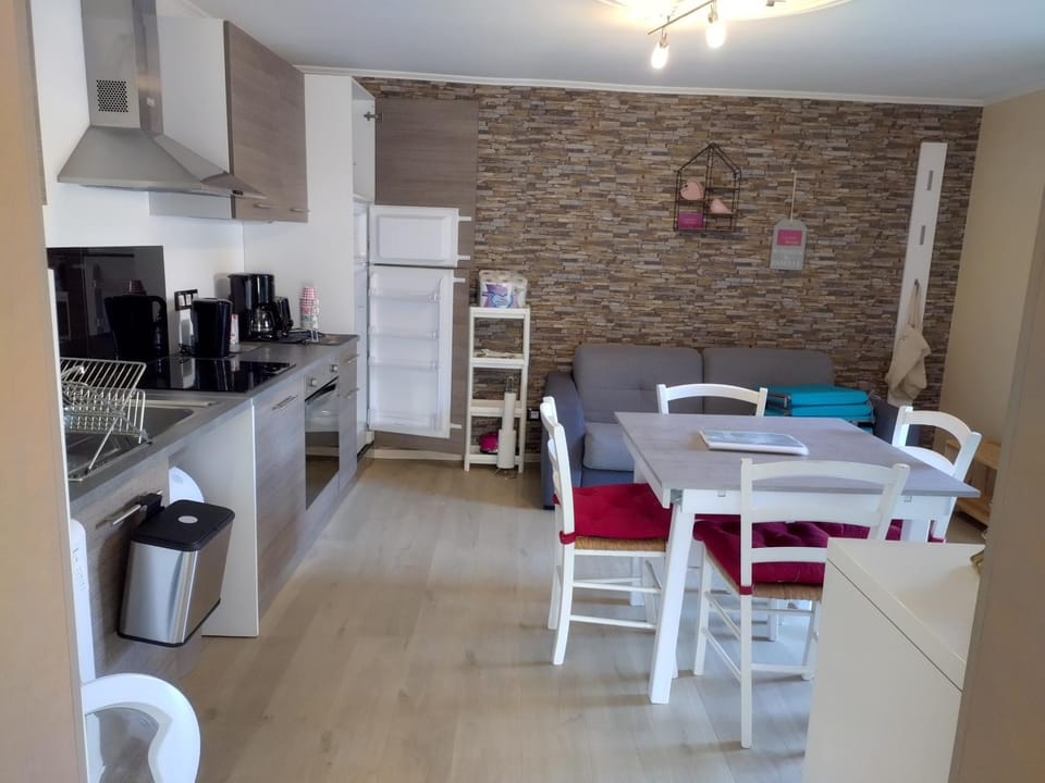 Kitchen or kitchenette, Living room, Dining area