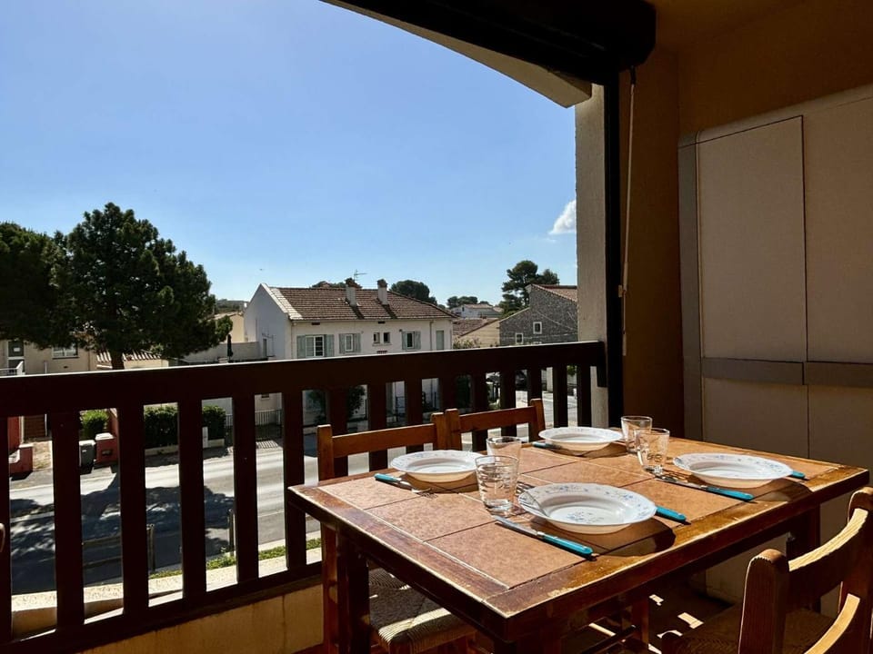 View (from property/room), Balcony/Terrace, Dining area