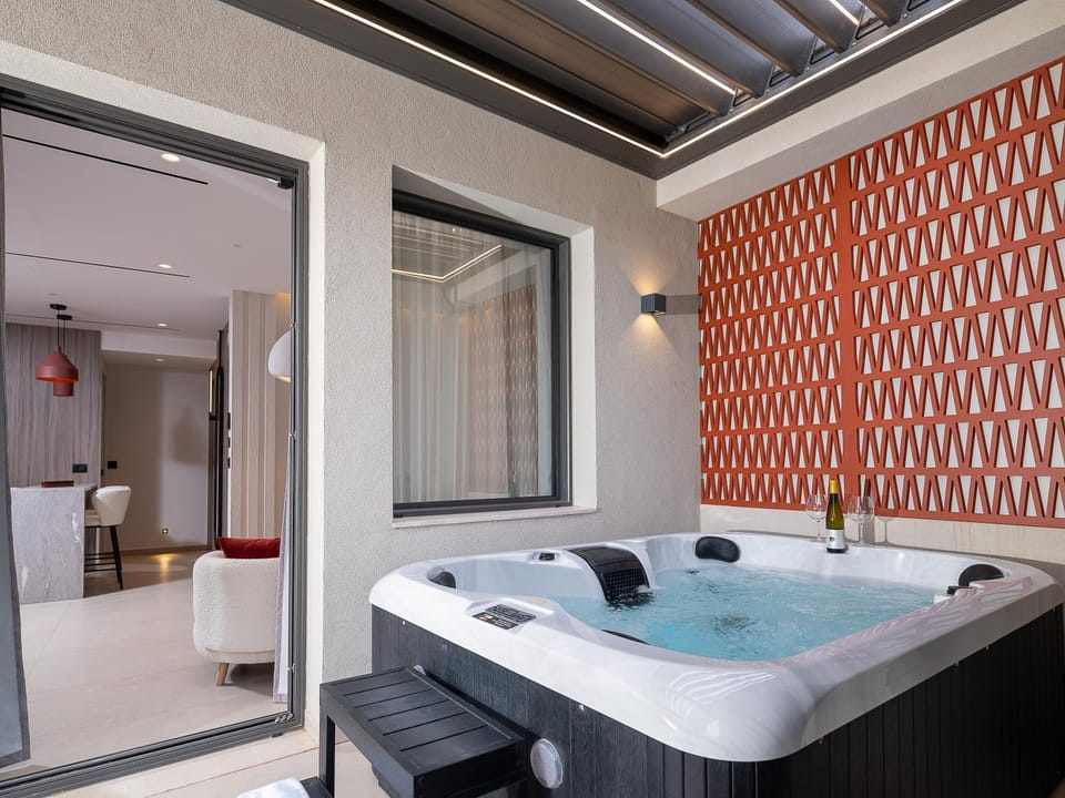 Hot Tub, towels
