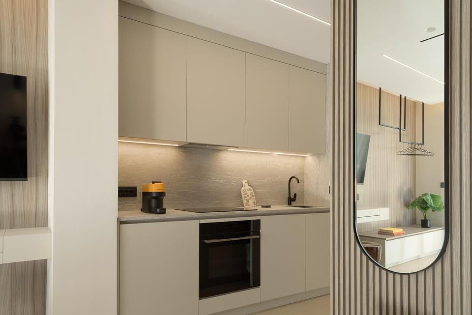 TV and multimedia, Kitchen or kitchenette, oven, stove