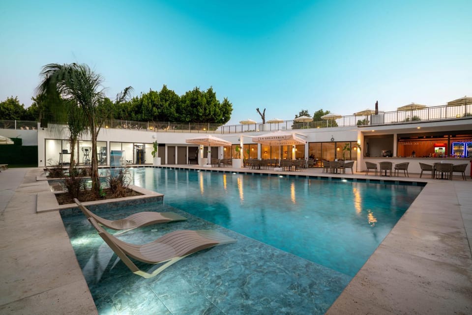 Swimming pool, Swimming pool