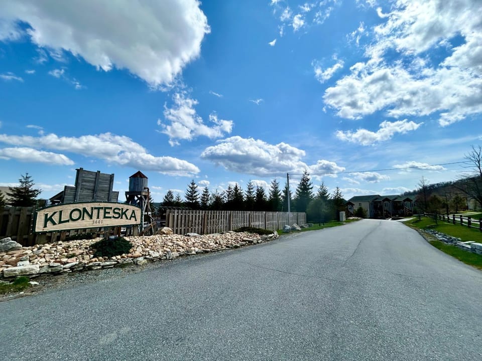 Neighbourhood, Natural landscape, Mountain view, Street view