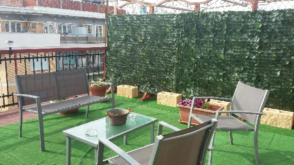 Property building, Balcony/Terrace, Living room