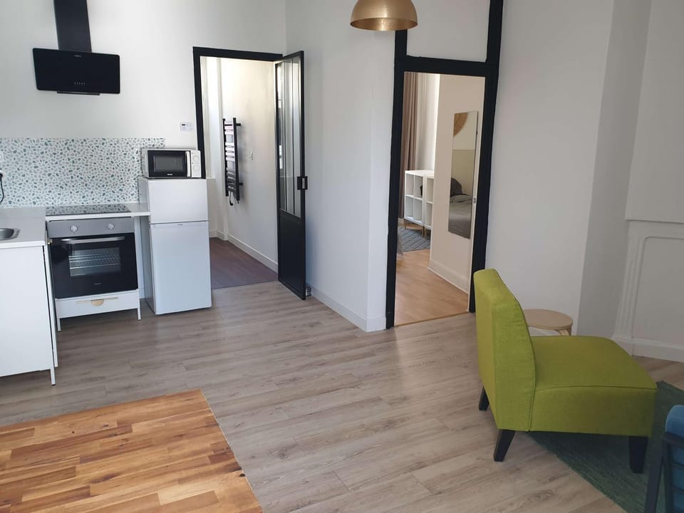 Kitchen or kitchenette, stove, kitchen