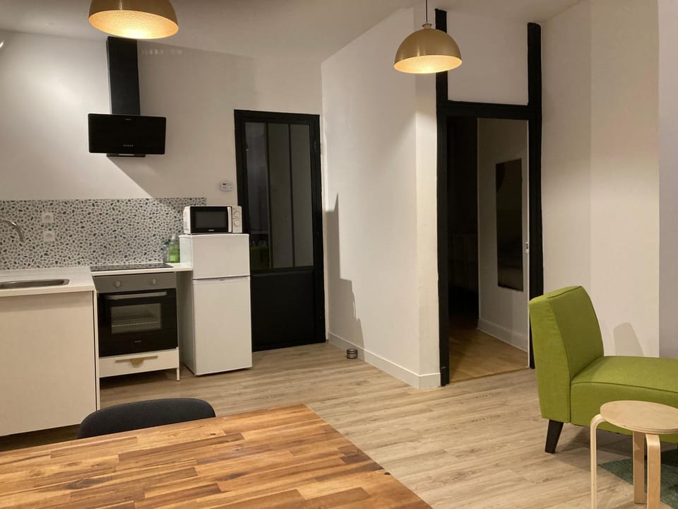 Kitchen or kitchenette, Living room, Seating area, Dining area, oven, stove