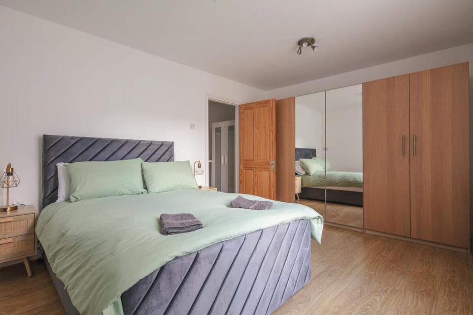 Bed, Photo of the whole room, Bedroom, towels, wardrobe