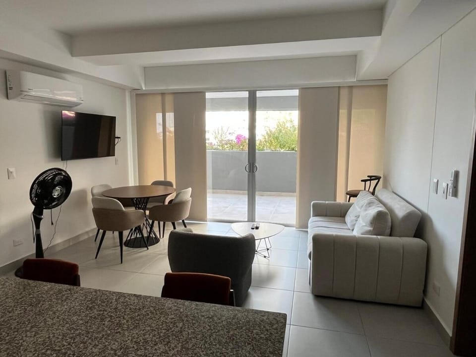 Communal lounge/ TV room, TV and multimedia, Living room, air conditioner