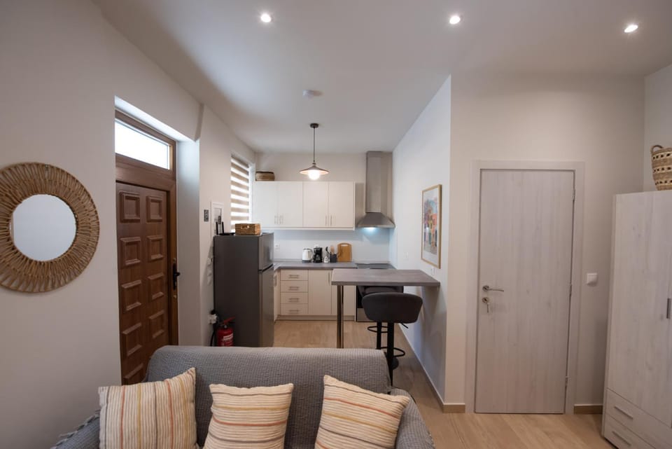 Kitchen or kitchenette, Dining area, wardrobe