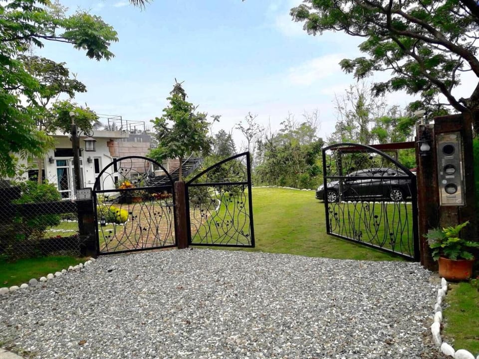 Facade/entrance, Day, Garden, Garden view