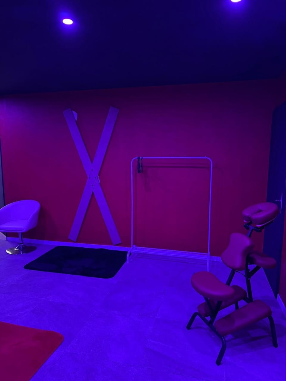 Love Room Passion Purple Apartment in Occitanie