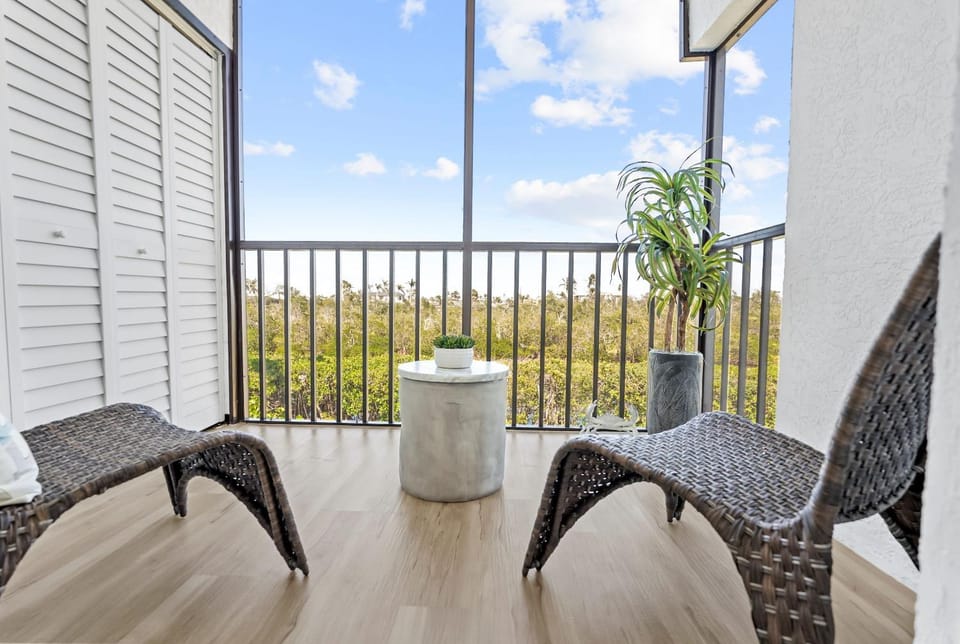 Natural landscape, Garden, Balcony/Terrace, Seating area, furniture