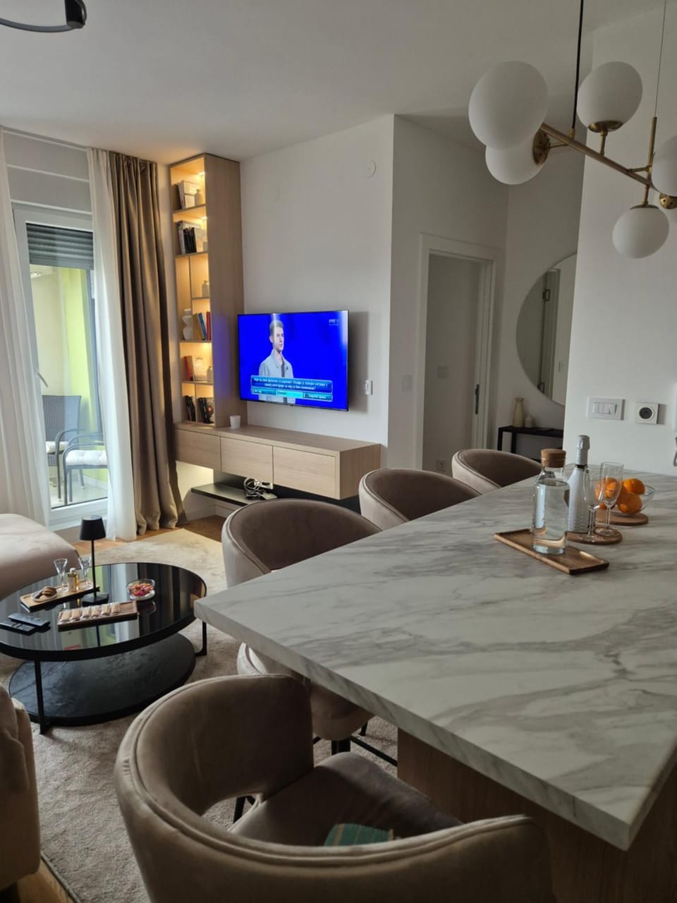 TV and multimedia, Living room, Seating area, Dining area