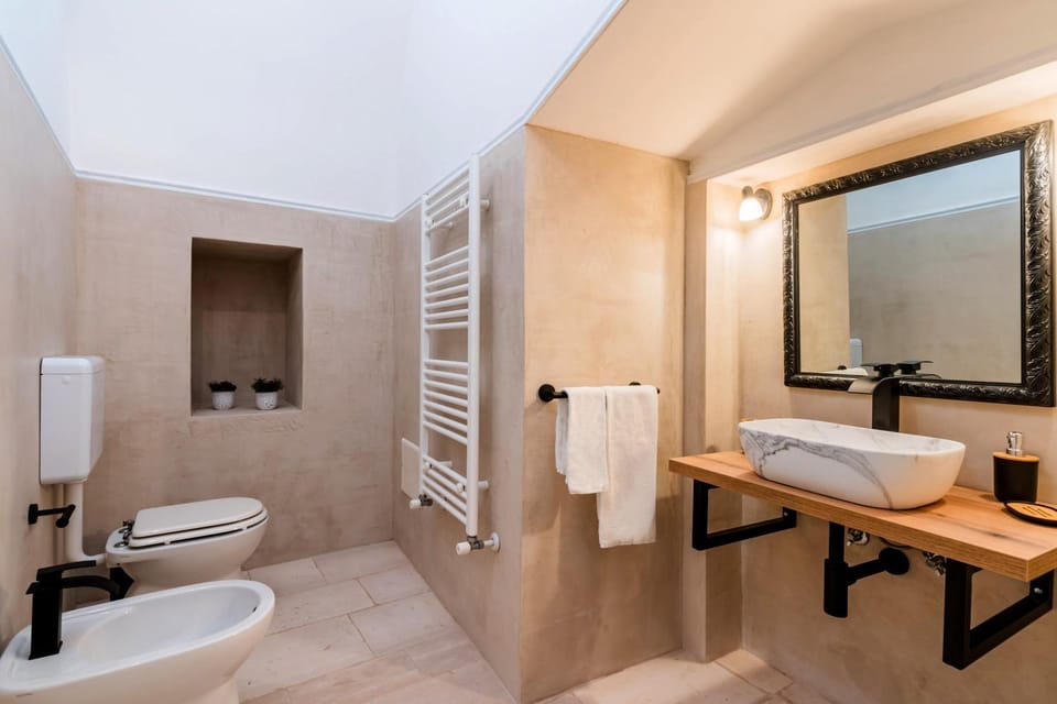 Toilet, Bathroom, towels