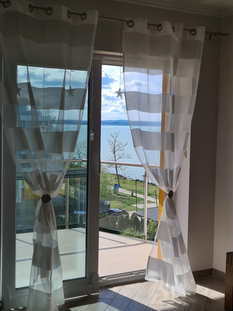View (from property/room), Balcony/Terrace, Bedroom