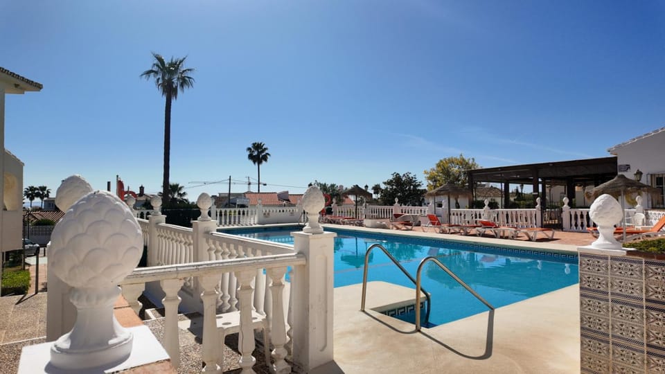 Peaceful 2BR Apartment - Pool - Parking - Casa Romin Apartment in Costa del Sol