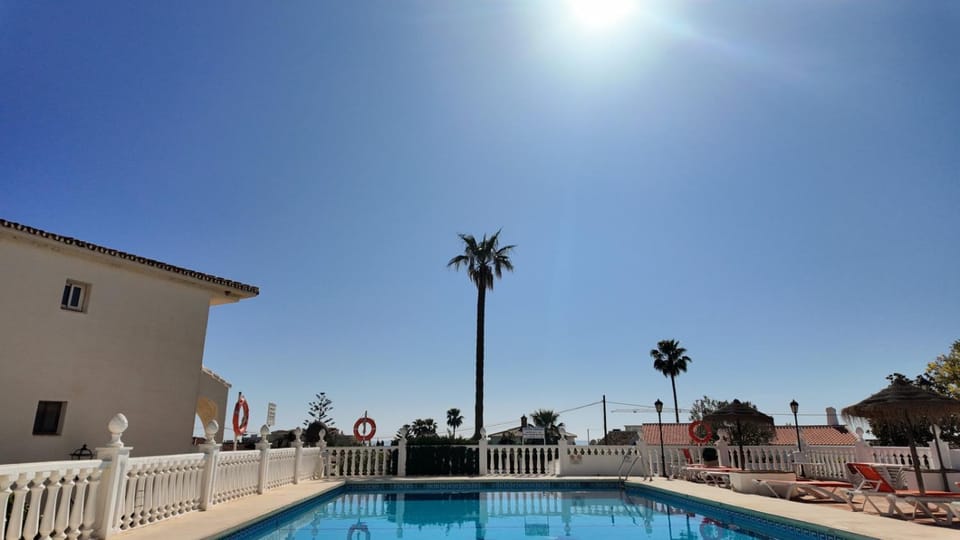 Peaceful 2BR Apartment - Pool - Parking - Casa Romin Apartment in Costa del Sol