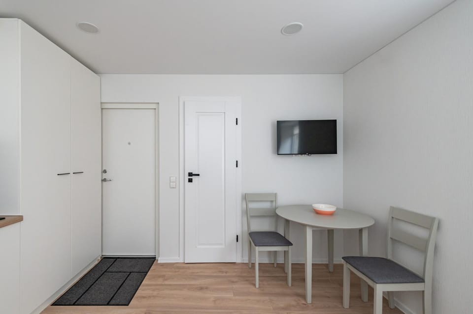 TV and multimedia, Living room, Seating area, Dining area