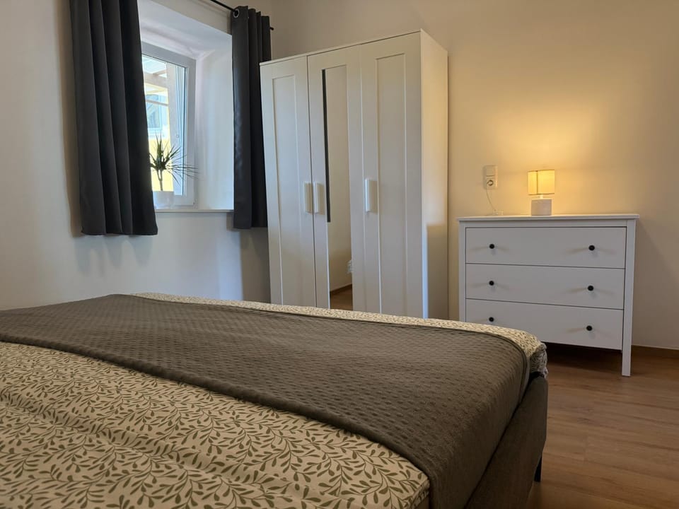 Bed, Photo of the whole room, Bedroom, wardrobe
