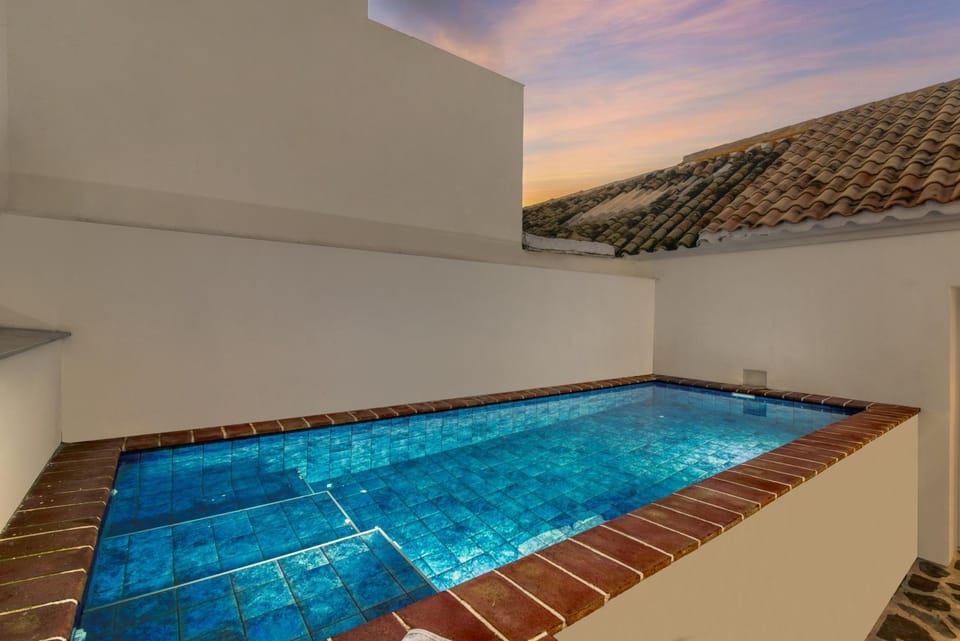 Night, Swimming pool, sunbed