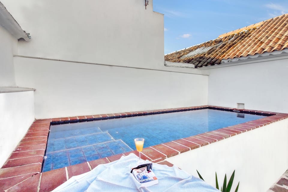 Patio, Spring, Day, Summer, Swimming pool, sunbed
