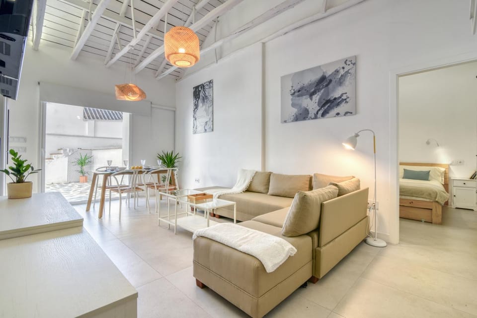Living room, Seating area, Dining area, air conditioner
