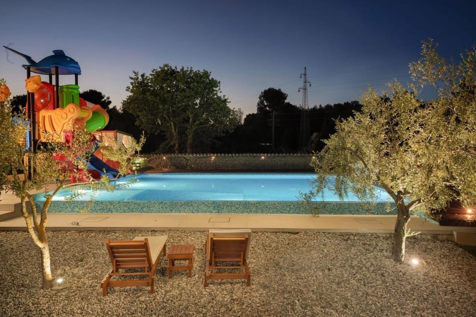 Swimming pool