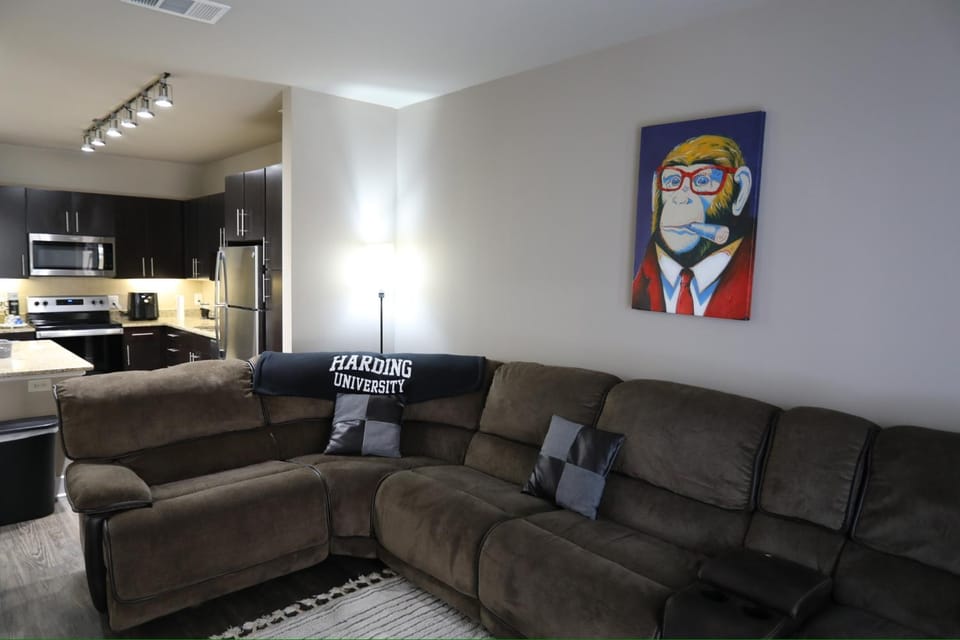The Hangout ! Apartment in Addison