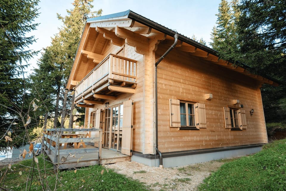 Property building, Facade/entrance, Off site