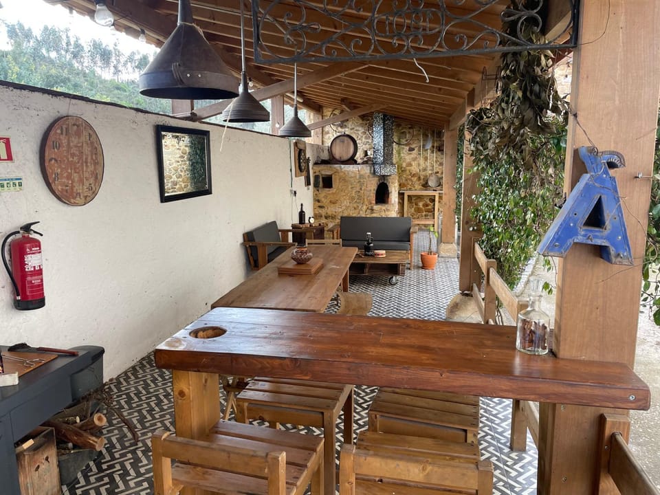 Kitchen or kitchenette, Seating area, Dining area