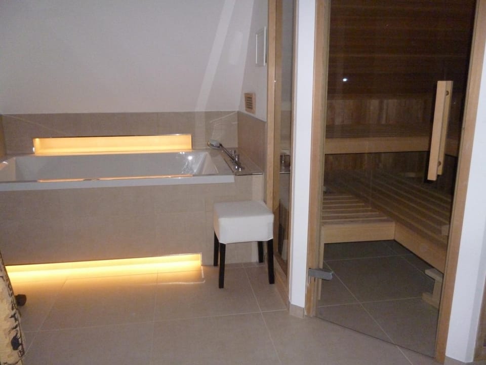 Hot Tub, Sauna, Spa and wellness centre/facilities