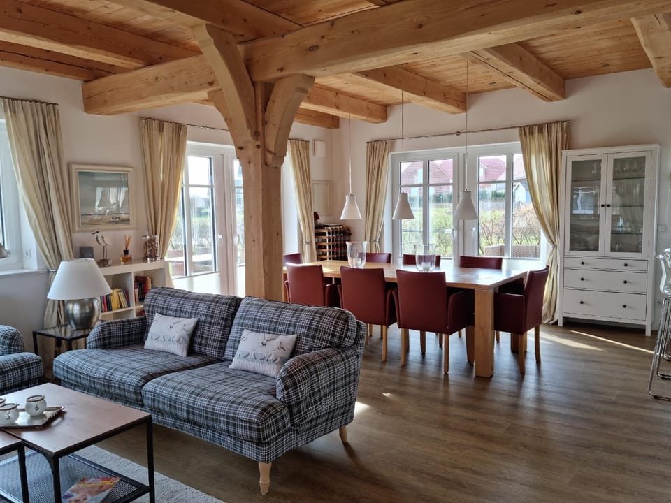 Living room, Seating area, Dining area