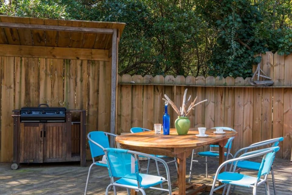 Patio, BBQ facilities, Dining area
