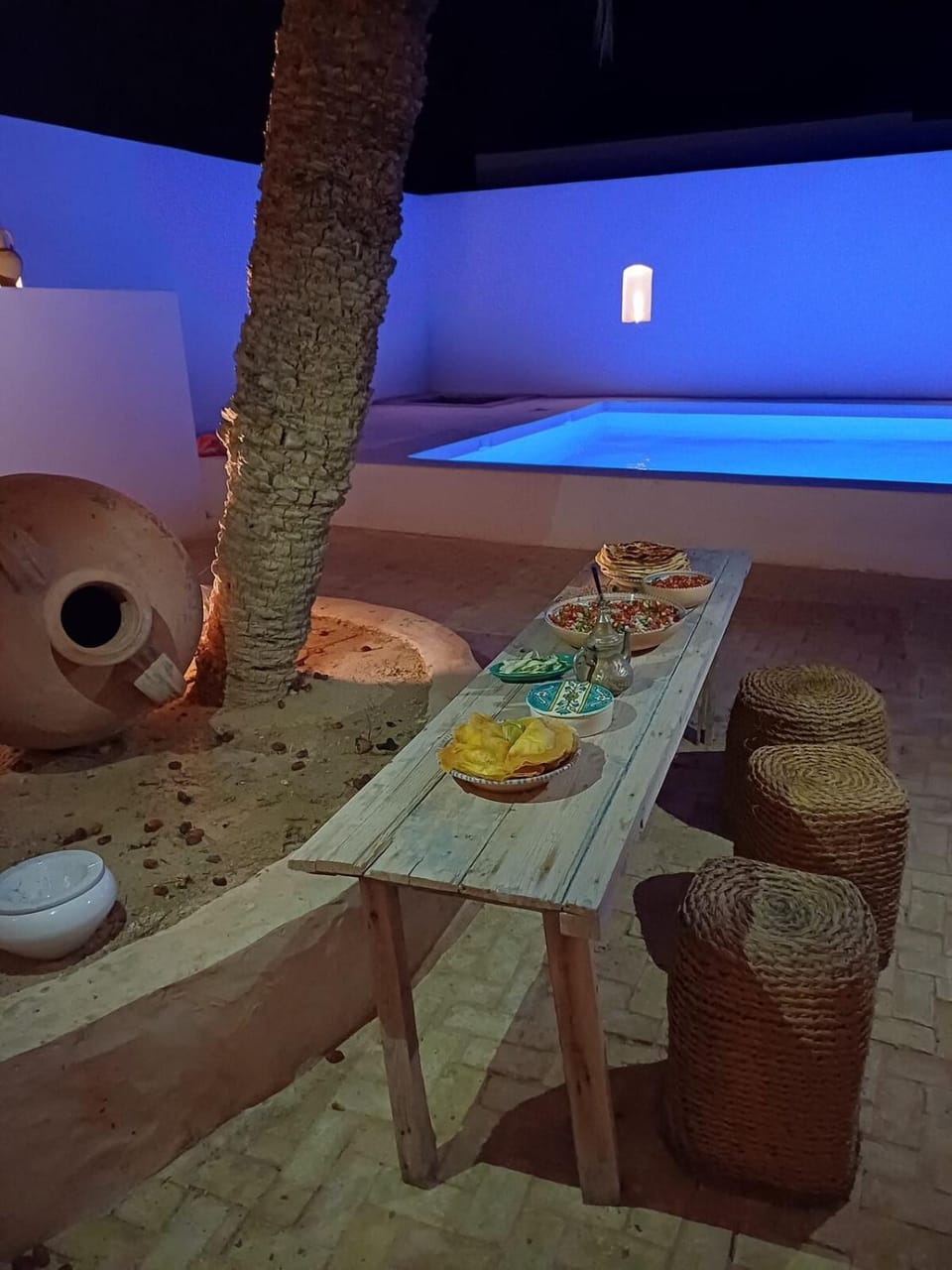 Dining area, Swimming pool