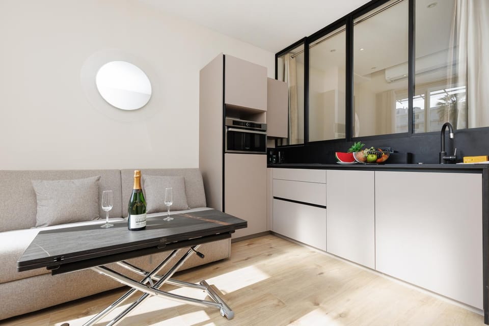 Palais Miramar YourHostHelper Apartment in Cannes