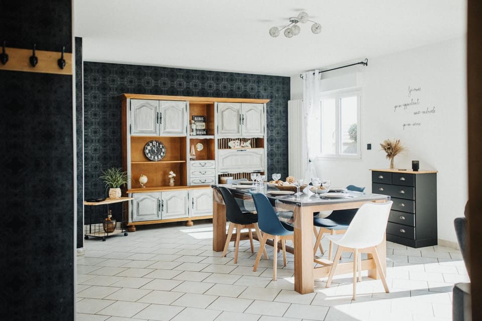 Living room, Dining area