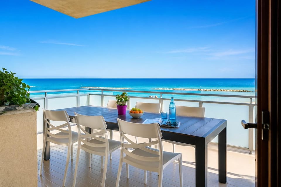 Patio, Day, Natural landscape, View (from property/room), Balcony/Terrace, Living room, Seating area, Dining area, Beach, Sea view