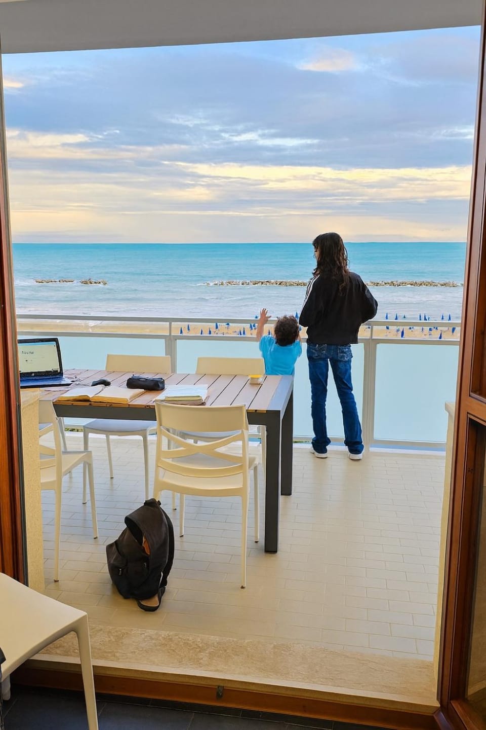 Day, People, Natural landscape, View (from property/room), Balcony/Terrace, Seating area, Dining area, Beach, Guests, Sea view, group of guests