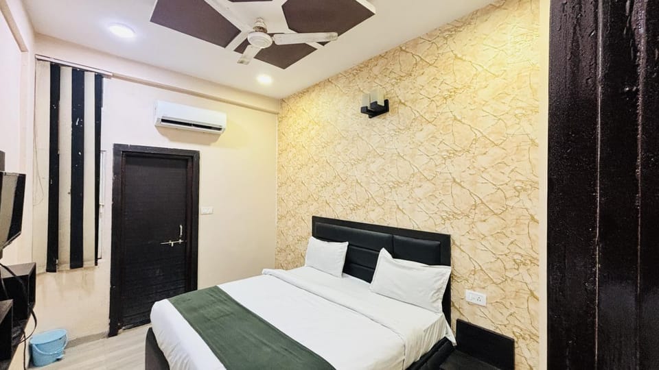 Bed, Bedroom, air conditioner