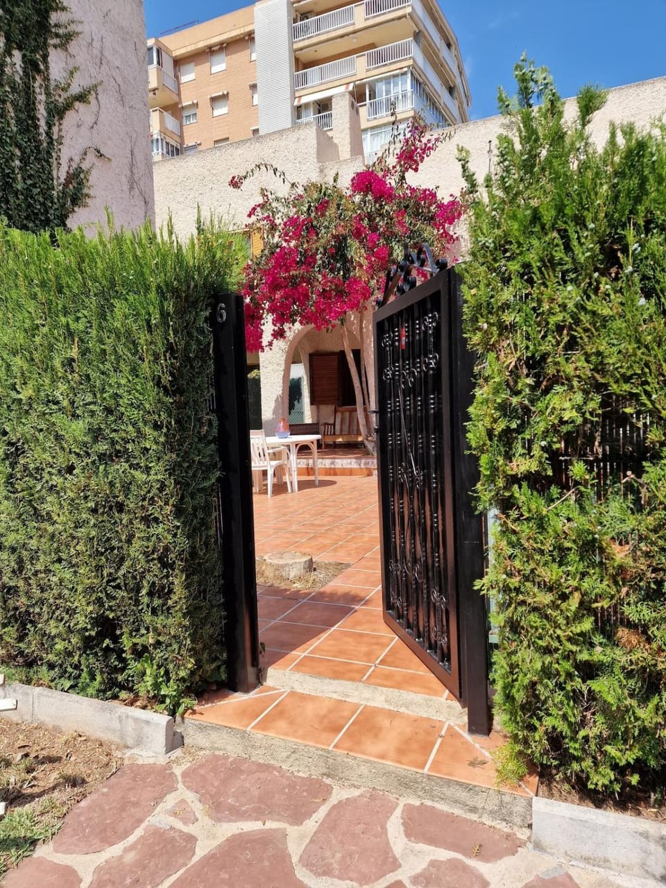 Property building, Off site, Day, Garden, Garden view