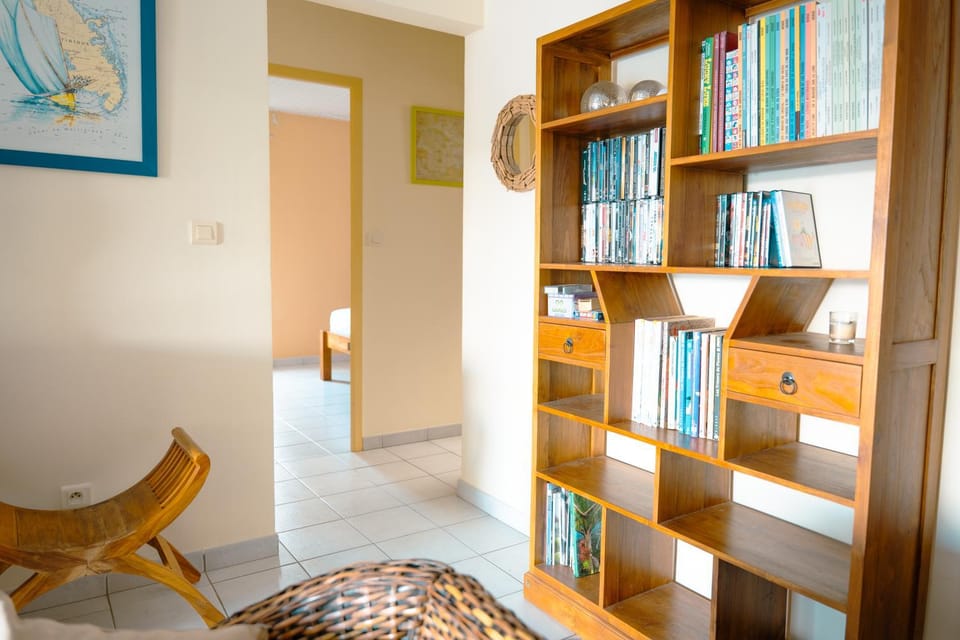 Library, Living room